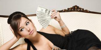 Пак излъгаха! АСП обясни стъпките за получаване на 20 евро компенсация за горивата! жена с пари