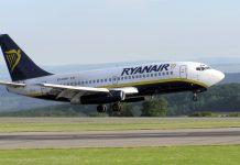 Пътници на полета на Ryanair, при който едва не загина мъж, готвят иск за десетки милиони евро! Ryanair b737 200 ei cnv bristol arp1