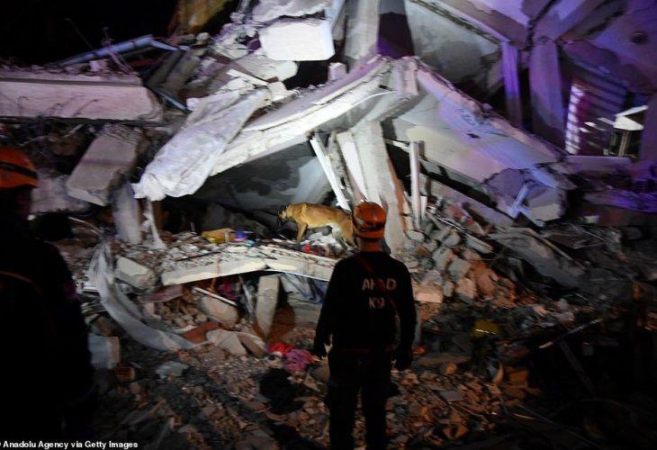 1579930362 23845726 7926331 a rescuer stands in front of a collapsed building today after ea a 6 15799180462121