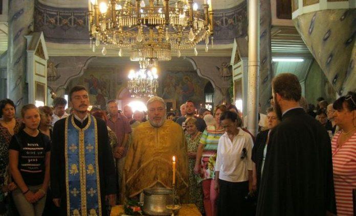 вярващи в църква otzvuk tsarkvata uspeni 01 773x4701 1