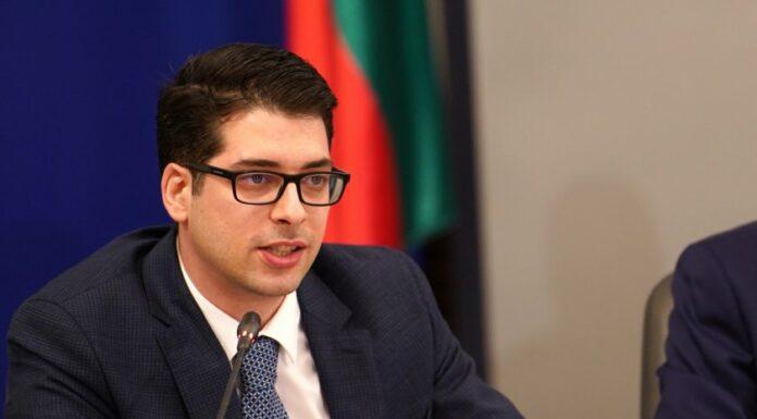 Пеканов упрекна туристическия сектор за цените : Не постъпиха правилно – ощетиха българите! 82d78160ab783e666ce67246fc65b9a01