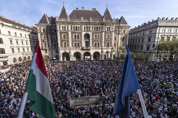 991 ratio protest ungariia[1]