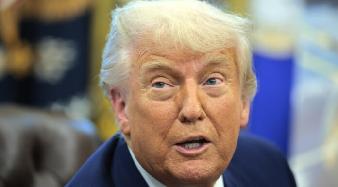 Тръмп заяви, че покачването на цените на петрола е „много малка цена за безопасността“! President Trump Makes Announcement With Defense Secretary Hegseth In The Oval Office