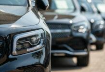 Здрав бабузун! Депутатите ще се возят в 70 нови мощни автомобила с до 285 конски сили! Mercedes SUVs at a car dealership on the outskirts of Hamburg