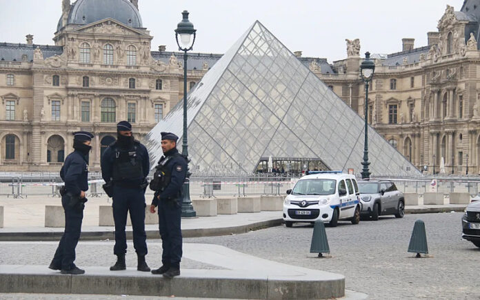 louvre thieves bgnes[1]