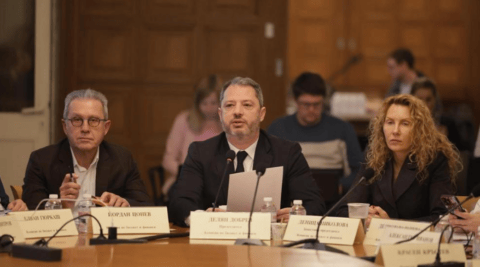 1765277145 6937fdd9e1881[1]