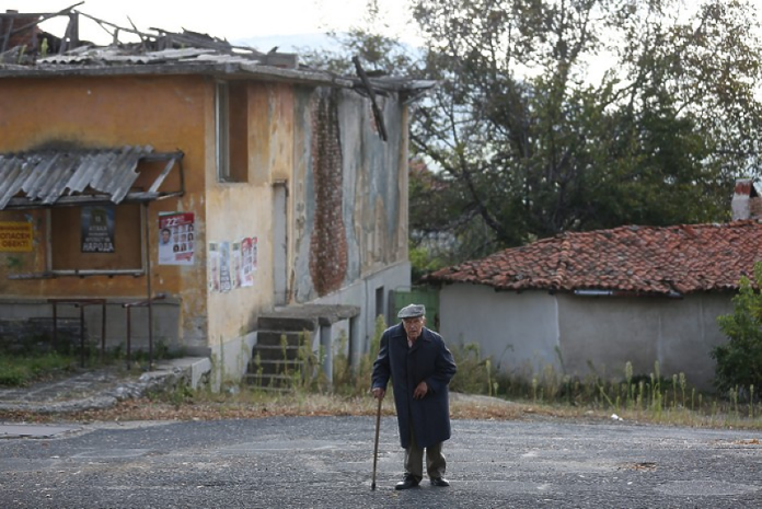050 pensia pensioner vazrasten vazrastni star stari hora 1 2 l[1]