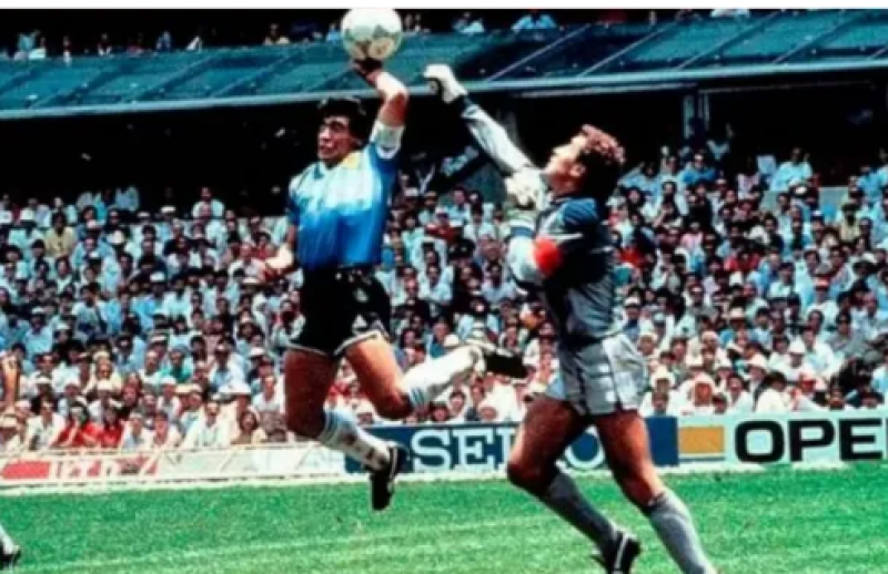 na tozi den maradona vkarva 2 gola 3 044[1]